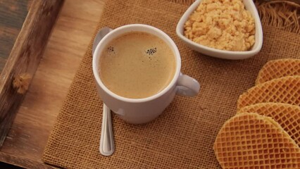 Sticker - tasse de café et gaufres à la vergeoise  sur un plateau en bois