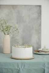 Poster - White wedding cake with flowers