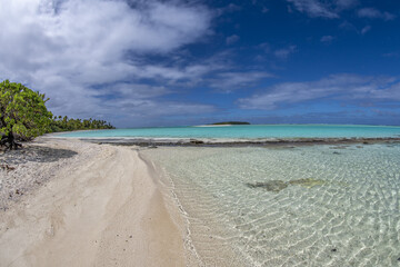 Wall Mural - Aitutaki rarotonga cook island polynesia beach summer paradise lagoon