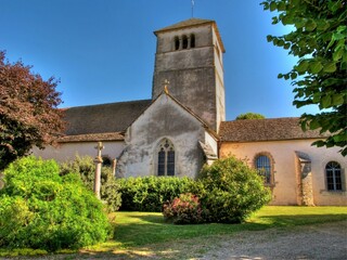 Wall Mural - Une église dans un village de la côte Chalonnaise.