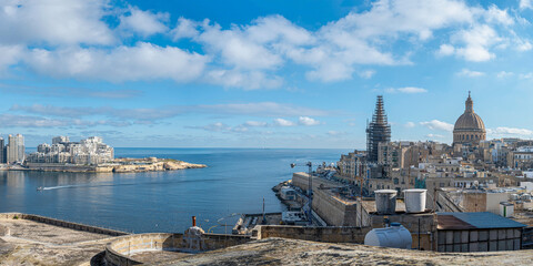 Wall Mural - Panoramic view of Valletta harbor with Valletta old town and Sliema, Valletta, Malta.