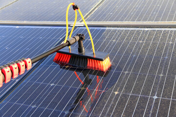 gentle cleaning of solar modules with water