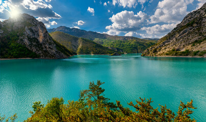 Sticker - Scenic panorama view on lake Castillon in Provance, France.