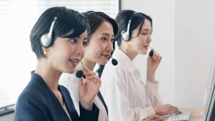 Aufkleber - 女性オペレータのグループ　コールセンター 