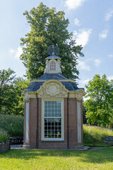 Canvas Print - Pavillon im Park von Schloss Rosendael, Niederlande