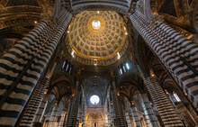 Dôme Intérieur De La Cathédrale Santa Maria Assunta