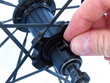 Moyeu arrière d'un vélo, démontage, vérification, nettoyage, lubrification et remontage de la roue libre.