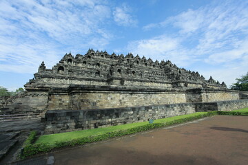 Wall Mural - Borobudur Temple: The largest Buddhist temple in the world was built during the Sailendra Dynasty between 780 - 840 AD located in Magelang, Central Java, Indonesia