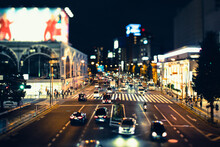 田町駅前の幹線道路の夜景のミニチュア風