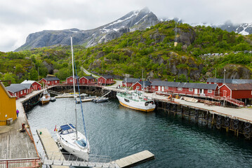 Nusfjord, Lofoten, Noruega 26/06/2015Nusfjord, pueblo de las Islas Lofoten en primavera. NoruegaNusfjord, Lofoten, Norway 06/26/2015Nusfjord, village on the Lofoten Islands in spring. Norway