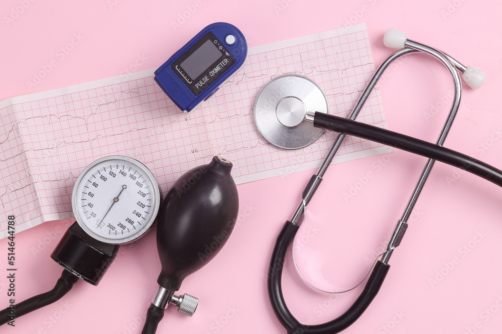 Medical devices for diagnosing health conditions. Pulse oximeter ...