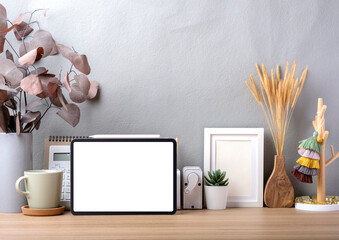 Aufkleber - Blank screen tablet on working desk decor with stationery at home