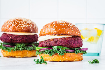 Canvas Print - Beetroot vegan burger with kale, onion and cucumber. Alternative fast food.  Purple food.