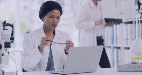 Aufkleber - Stressed scientist working on a laptop in a lab. Worried and unhappy woman struggling with burnout, tension and a frustrating headache. Feeling anxious about difficult research while making mistakes