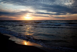 Fototapeta Fototapety z morzem do Twojej sypialni - Zachód słońca nad morzem.