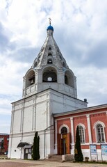 Canvas Print - The bell tower of the Temple Tikhvinskaya Mother of God in Kolomna Kremlin, Russia under cloudy sky