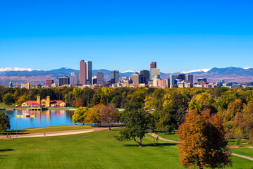 Fototapete - Skyline of Denver downtown with Rocky Mountains