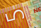 banknot ,5 dolarów nowozelandzkich ,banknote, 5 New Zealand dollars