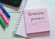 © Debalina - Sticky note with the text Introduce yourself on office desk. Self-introduction concept.