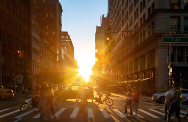 Poster - Busy street scene crowded with people, taxis and bicycles on 5th Avenue in Manhattan, New York City