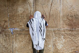 Fototapeta Natura - Jewish man praying at the Western wall