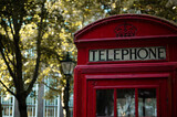Fototapeta Londyn - red telephone box in London