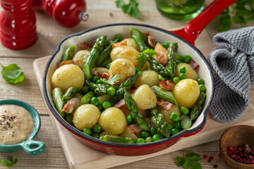 one-pan roasted baby potatoes with asparagus, bacon and peas