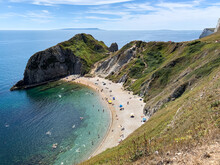 Man O'War Beach And Durdle Door On Jurassic Coast, Dorset, England.  Scenic Bay Surrounded By Jurassic Coast Rocks. Beach Summer Holidays. Tourists And Locals Are Enjoying Their Time At A Beautiful La