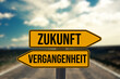 © studio v-zwoelf - Wegweiser Zukunft Vergangenheit