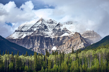 Wall Mural - Mount Robson. highest peak in the Canadian Rockies. Mount Robson Provincial Park. British Columbia, Canada