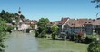 Laufenburg (Aargau-Schweiz), prächtige mittelalterliche Stadt und Zwillingsstadt  (Baden-Deutschland). Blick von Laufenplatz und Badstube am Ufer des Rheins auf Schweizer Seite