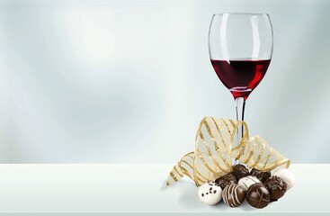 Canvas Print - Tasty aroma red wine with chocolate on the desk