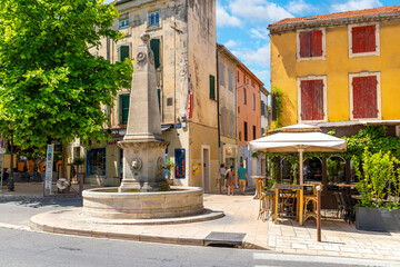 Wall Mural - The Fontaine de Mirabeau drinking fountain with obelisk in the medieval old town of the idyllic town of Saint-Remy-de-Provence, in the Provence Cote d'Azur region of France on a summer day.