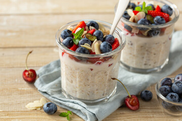 mixed berries overnight oats