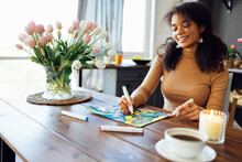 Young Brunette African American Woman Creating Her Neurographics Wish Map Using Colorful Marker