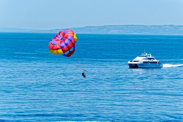 Canvas Print - Yacht Approaching Parasailor