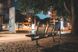 Fototapeta Miasto - pusta ławka nocą