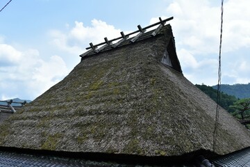 日本の田舎、原風景、夏、美山、かやぶき、美山かやぶきの里、石垣、古民家、しっくい、日本家屋、歴史的建造物、木造建築