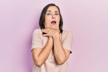 Canvas Print - Middle age hispanic woman wearing casual clothes shouting and suffocate because painful strangle. health problem. asphyxiate and suicide concept.