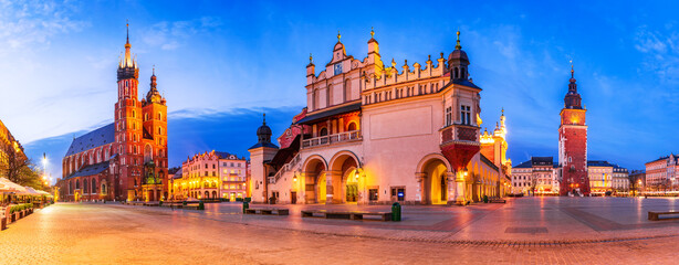 Fototapete - Krakow, Poland - Medieval Ryenek Square with the Cathedral, Cloth Hall and Town Hall Tower