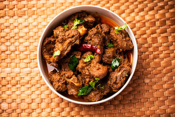 Sukha mutton or chicken, dry spicy Murgh or goat meat served in a plate or bowl