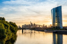 EZB Frankfurt Skyline Bei Sonnenuntergang