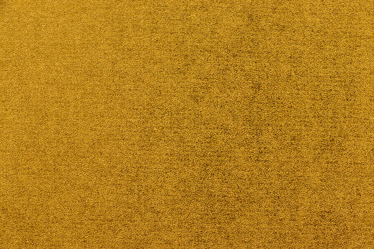 細かな凹凸のある金色の壁紙