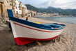 Boot vor italienische Stadt
