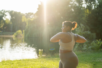 Canvas Print - Plus sized African American woman exercising at the park in a summer day