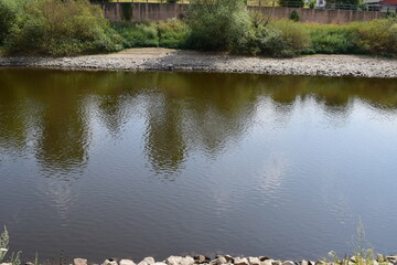 Wall Mural - niedriger Wasserstand in der Lahn