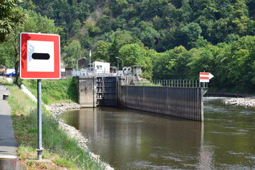 Wall Mural - Schleuse der Lahn