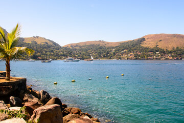 Beach in the coast of Portogalo, Angra dos Reis town, State of Rio de Janeiro, Brazil. Taken with Nikon D7100 18-120 lens, at 20mm, 1/250 f 11.0 ISO 125. Date: Aug 30, 2015