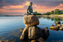 Bronze Statue Of The Little Mermaid, Den Lille Havfrue On The Rocks By The Water At Langelinie Promenade Park In , Copenhagen, Denmark. 