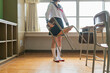 © One - 教室 椅子を運ぶ女子高生
